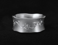 Spring-Flowers-Engraved-Wedding-Ring1