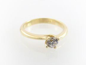 Classic engagement ring 1