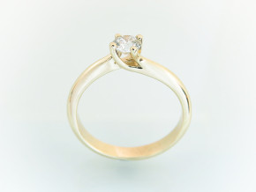 Classic engagement ring 5